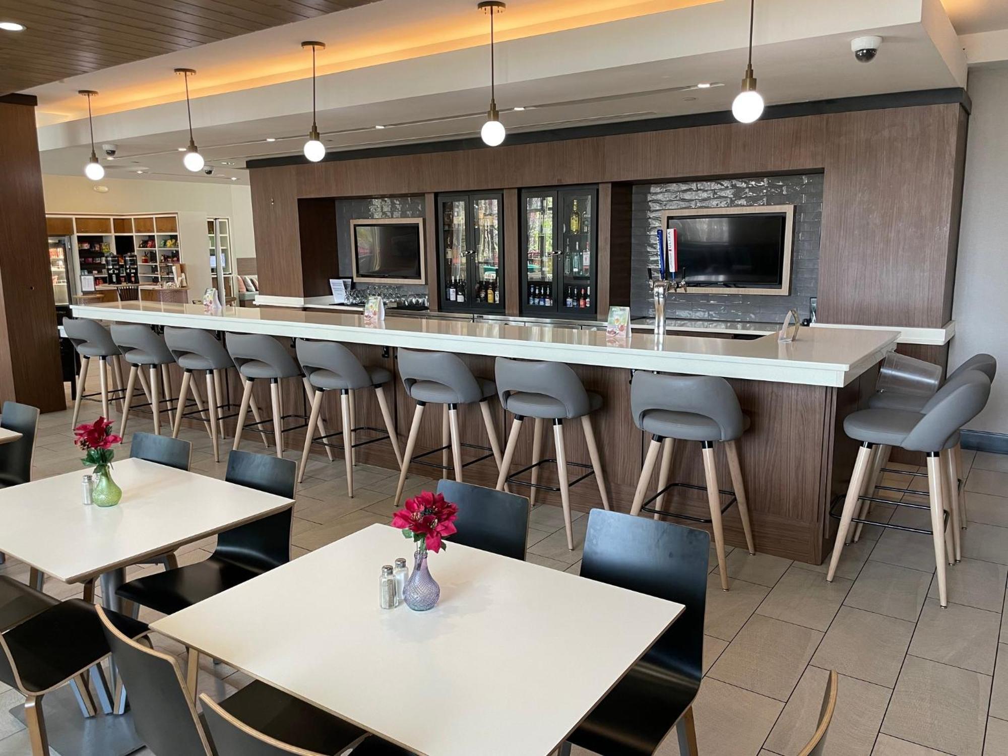 Holiday Inn Atlanta-Gas South Arena Area By Ihg Duluth Buitenkant foto
