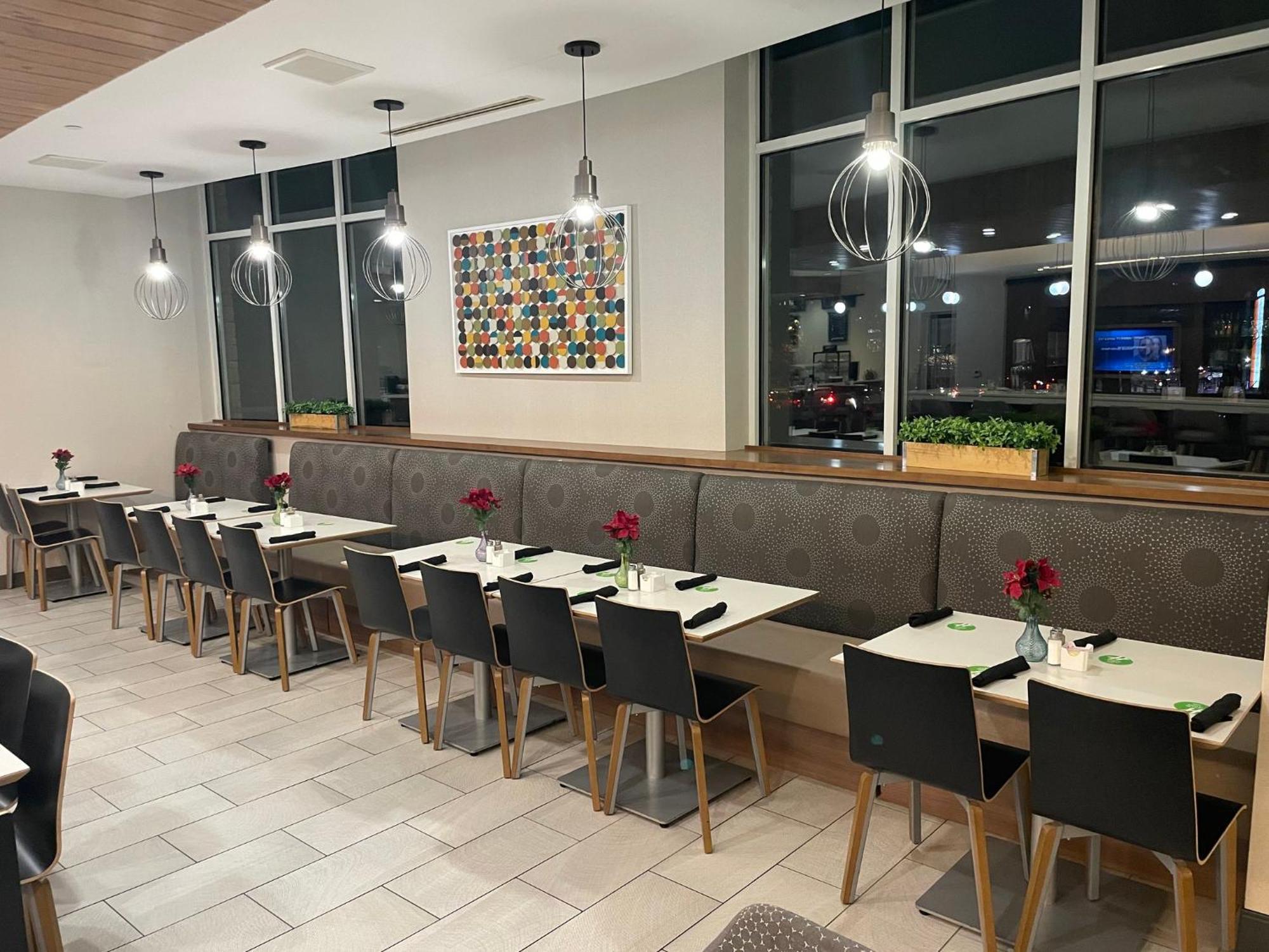 Holiday Inn Atlanta-Gas South Arena Area By Ihg Duluth Buitenkant foto